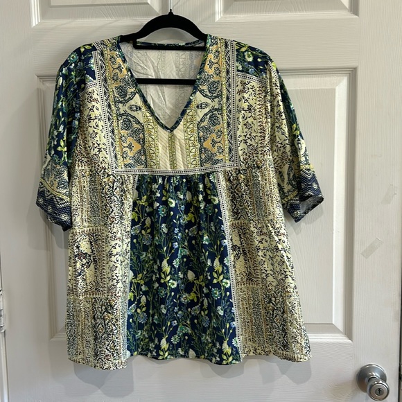 Tops - Never worn.  Blous. Full at bottom very cute